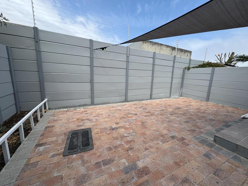 To Let 2 Bedroom Property for Rent in Lansdowne Western Cape